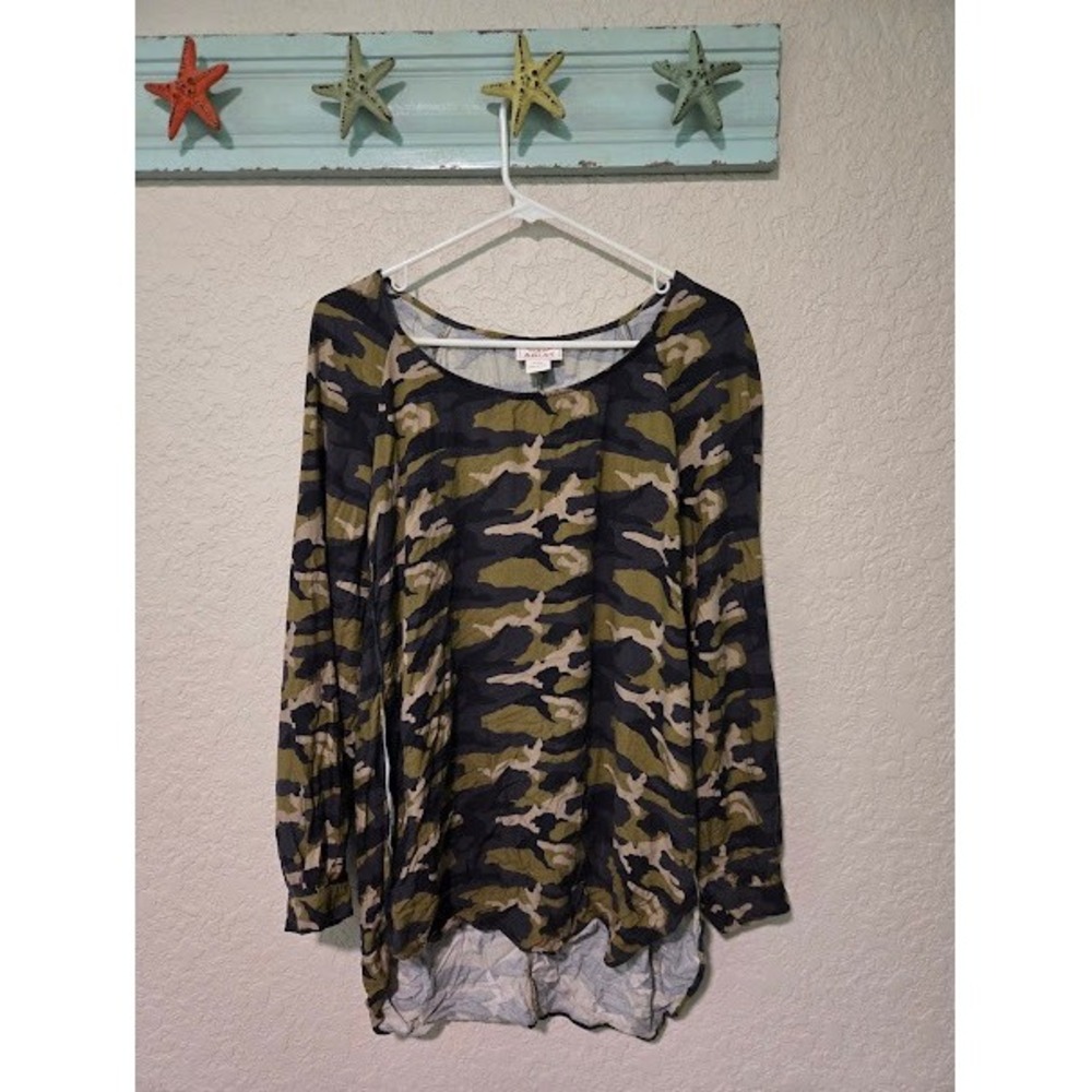 Ariat Womens Camo Long Sleeve High Low Hem Scoop Neck Tunic Top Green Medium
